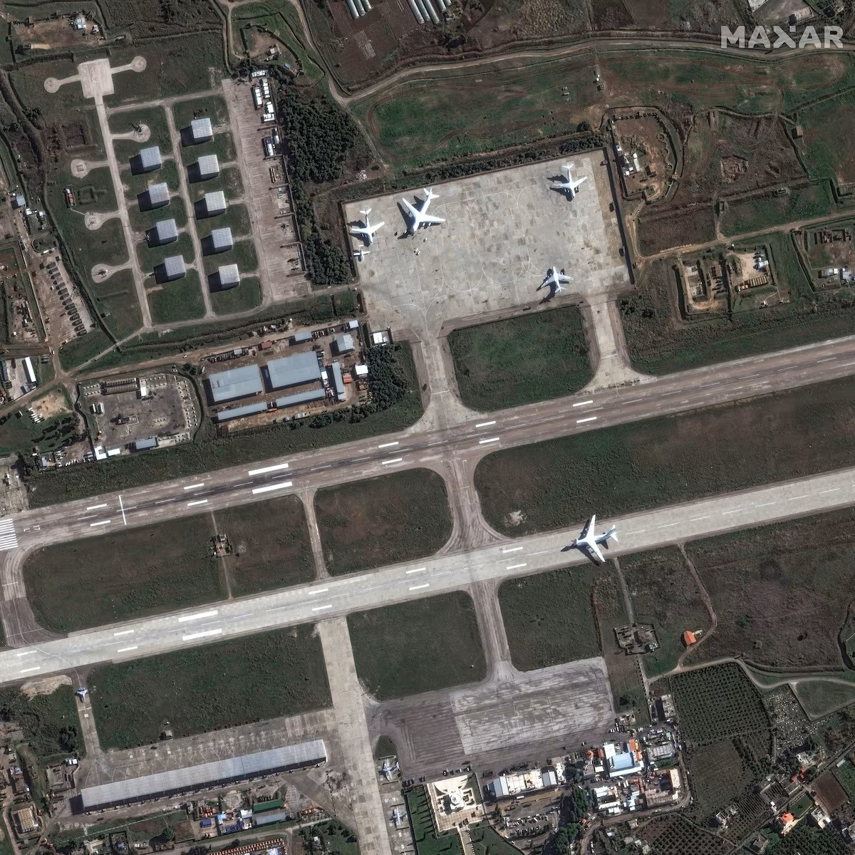 Nga nối lại c&aacute;c chuyến bay qu&acirc;n sự tới căn cứ kh&ocirc;ng qu&acirc;n ở Syria?- Ảnh 1.