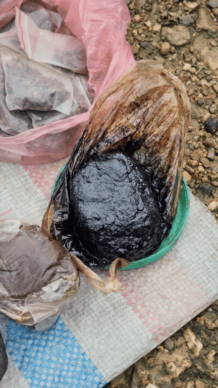 Nông sản độc lạ ở chợ phiên vùng cao: Không chỉ có măng khô, cua đá, đuông cọ... mà còn có cả "vàng đen" Tây Bắc- Ảnh 11. Nông sản độc lạ ở chợ phiên vùng cao: Không chỉ có măng khô, cua đá, đuông cọ... mà còn có cả "vàng đen" Tây Bắc- Ảnh 11.