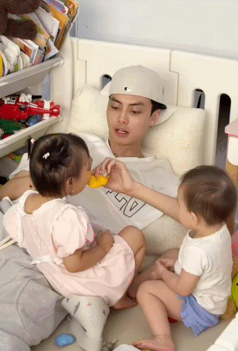 Cho con học trường quốc tế với học ph&iacute; 400 triệu/năm, bố bỉm Tuấn Dương 