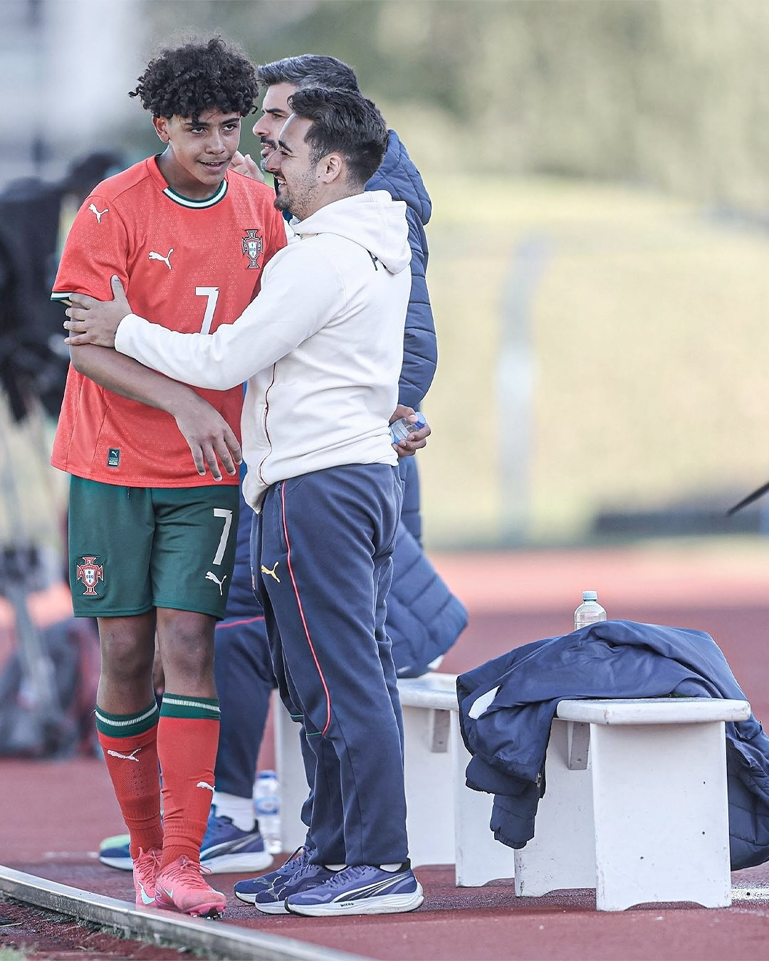 Con trai Ronaldo tiến gần tới giấc mơ chơi bóng cùng cha- Ảnh 2. Con trai Ronaldo tiến gần tới giấc mơ chơi bóng cùng cha- Ảnh 2.