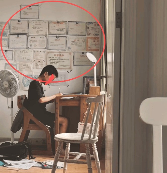 Bức ảnh chụp phòng con trai tuổi dậy thì khiến dân mạng nghẹt thở- Ảnh 1. Bức ảnh chụp phòng con trai tuổi dậy thì khiến dân mạng nghẹt thở- Ảnh 1.