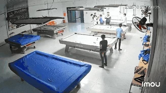 Thông tin mới vụ nam sinh bị nhóm bạn dùng gậy bi-a đánh nhập viện- Ảnh 1.