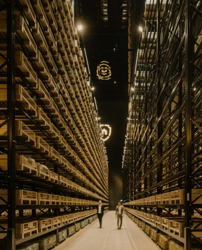 Bên trong kho giữ vàng bạc của giới siêu giàu: Số lượng vàng gửi vào tăng mạnh, thỏi nặng nhất trị giá 2,2 triệu USD- Ảnh 1. Bên trong kho giữ vàng bạc của giới siêu giàu: Số lượng vàng gửi vào tăng mạnh, thỏi nặng nhất trị giá 2,2 triệu USD- Ảnh 1.