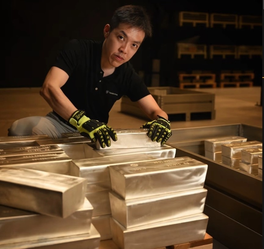 Bên trong kho giữ vàng bạc của giới siêu giàu: Số lượng vàng gửi vào tăng mạnh, thỏi nặng nhất trị giá 2,2 triệu USD- Ảnh 3. Bên trong kho giữ vàng bạc của giới siêu giàu: Số lượng vàng gửi vào tăng mạnh, thỏi nặng nhất trị giá 2,2 triệu USD- Ảnh 3.