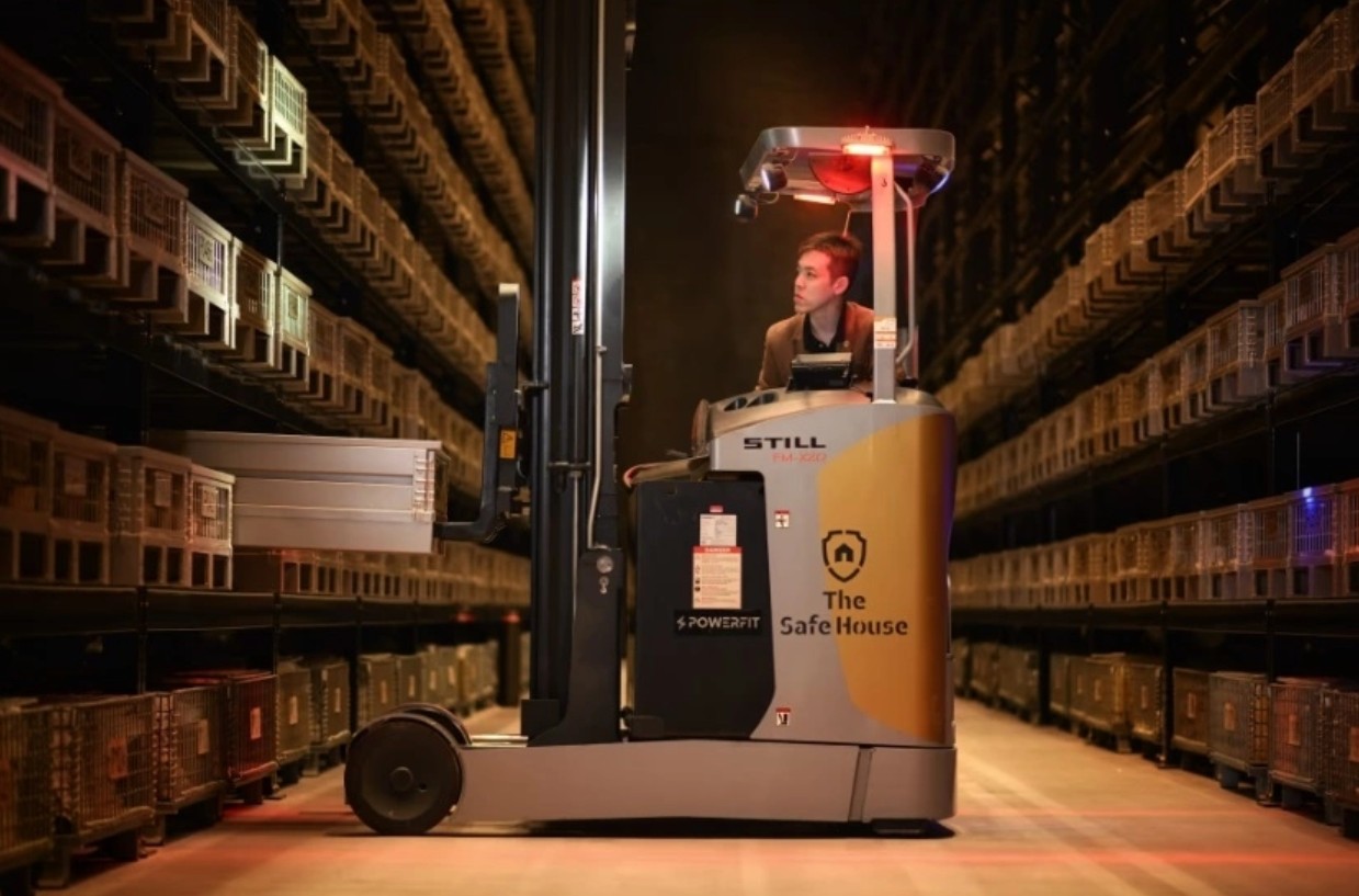 Bên trong kho giữ vàng bạc của giới siêu giàu: Số lượng vàng gửi vào tăng mạnh, thỏi nặng nhất trị giá 2,2 triệu USD- Ảnh 6. Bên trong kho giữ vàng bạc của giới siêu giàu: Số lượng vàng gửi vào tăng mạnh, thỏi nặng nhất trị giá 2,2 triệu USD- Ảnh 6.