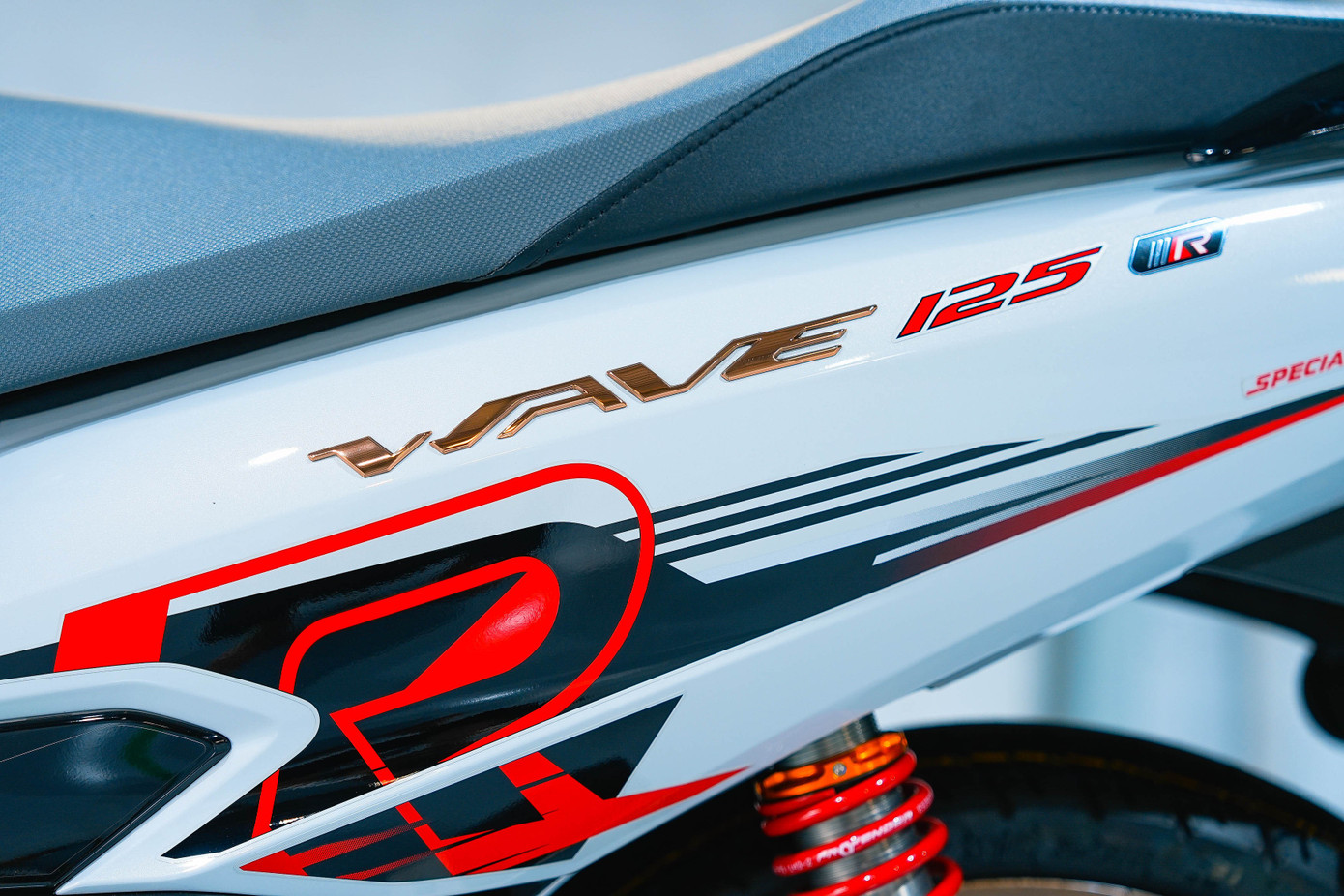 Honda Wave bản giới hạn được đưa về Việt Nam- Ảnh 6.