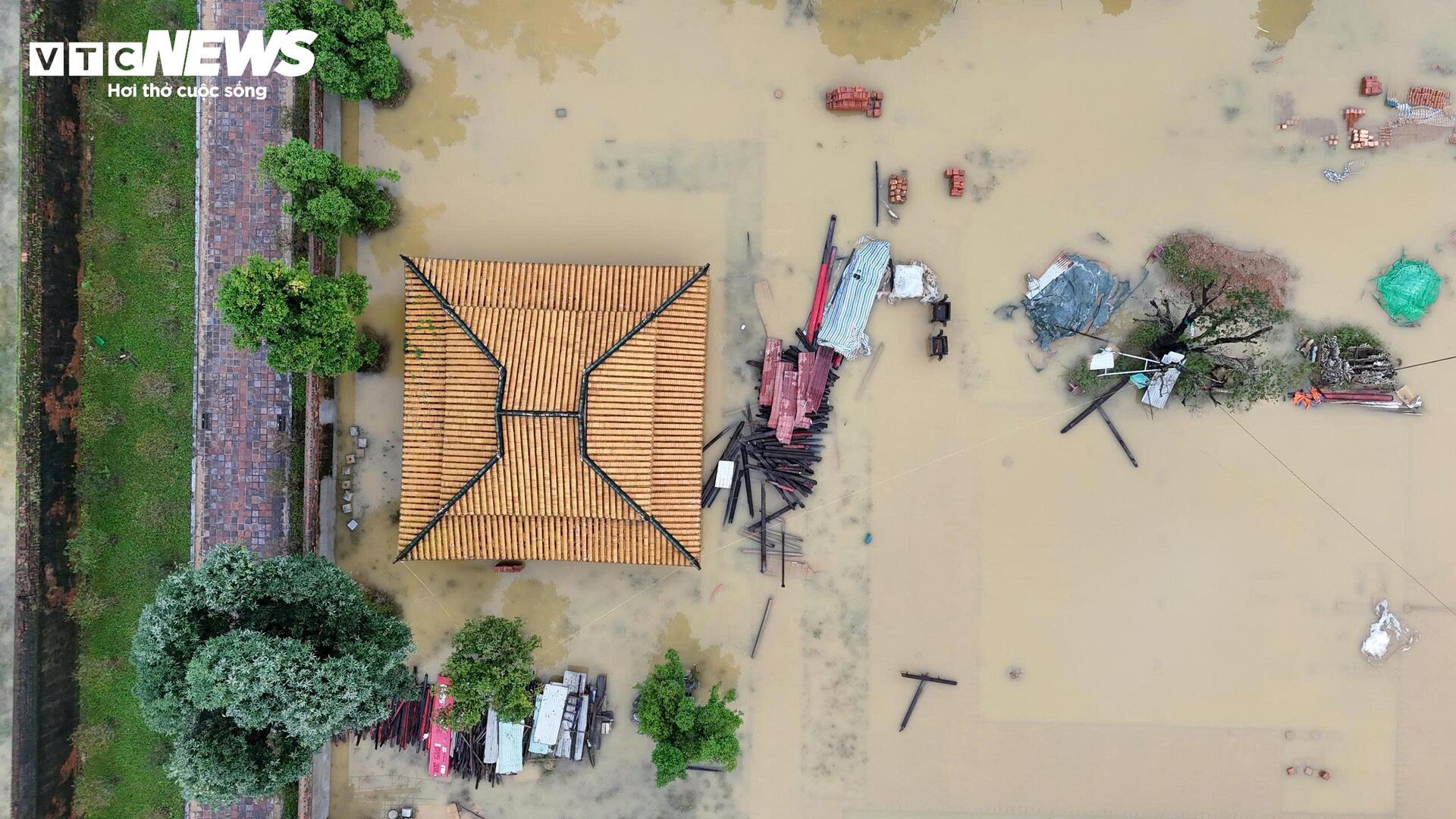 TP Huế hoang tàn, bị rác và bùn bủa vây sau trận 'đại hồng thuỷ'- Ảnh 14.