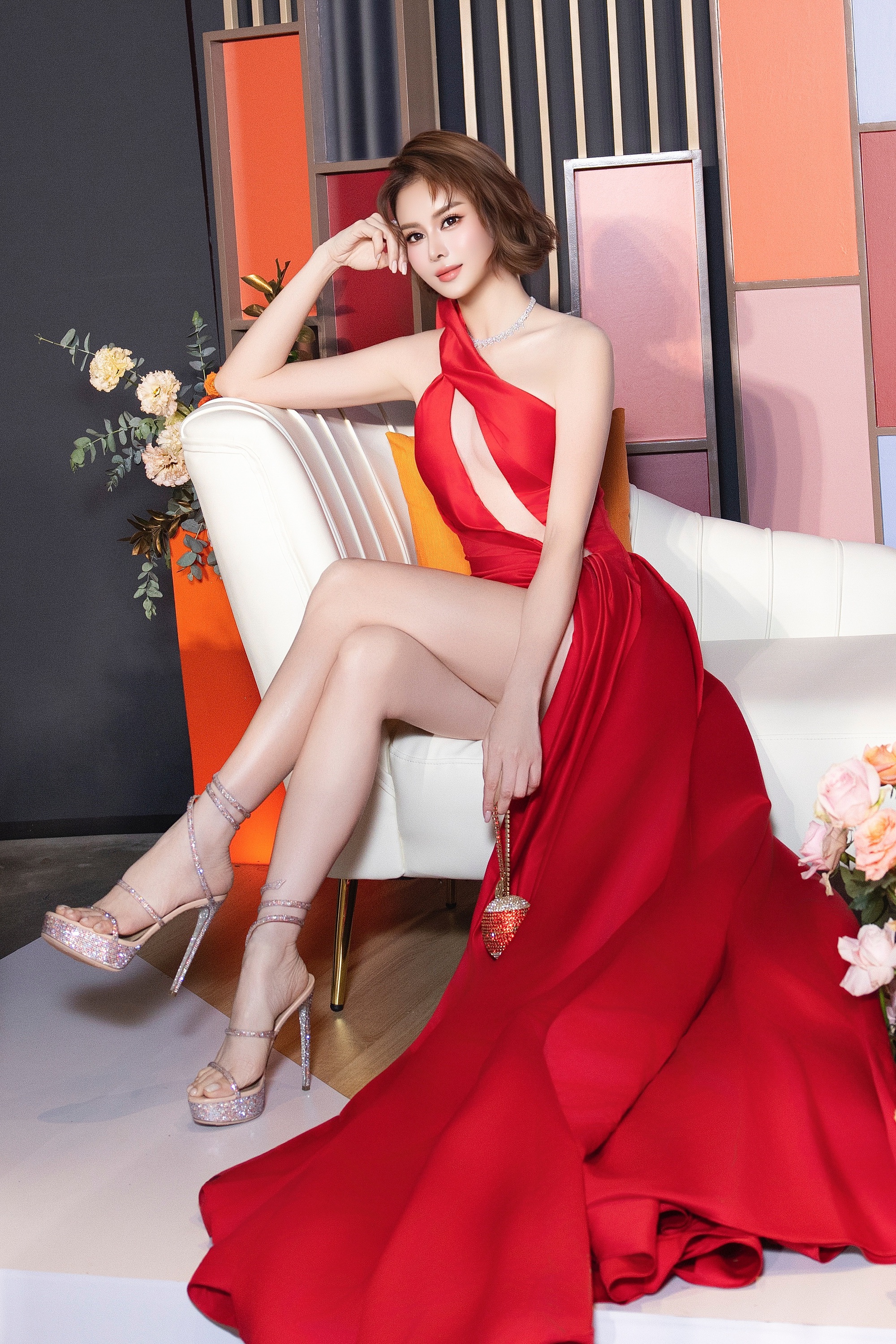 Hoa hậu Điện ảnh Sella Trương xuất hiện quyến rũ trên thảm đỏ, khoe đôi chân dài, làn da trắng sứ- Ảnh 5. Hoa hậu Điện ảnh Sella Trương xuất hiện quyến rũ trên thảm đỏ, khoe đôi chân dài, làn da trắng sứ- Ảnh 5.