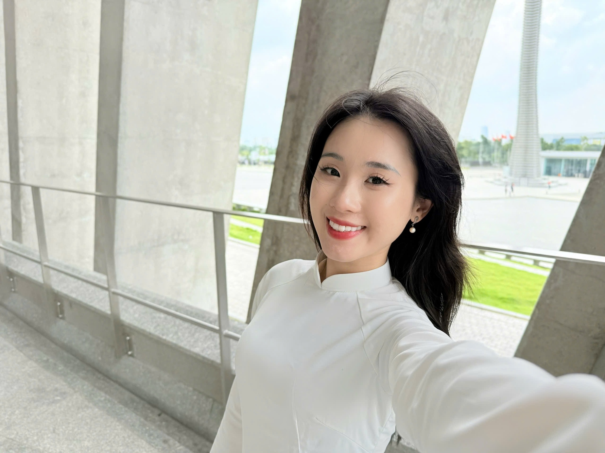 Ch&acirc;n dung c&ocirc; g&aacute;i 22 tuổi đi "b&aacute;n mộ"- Ảnh 4.