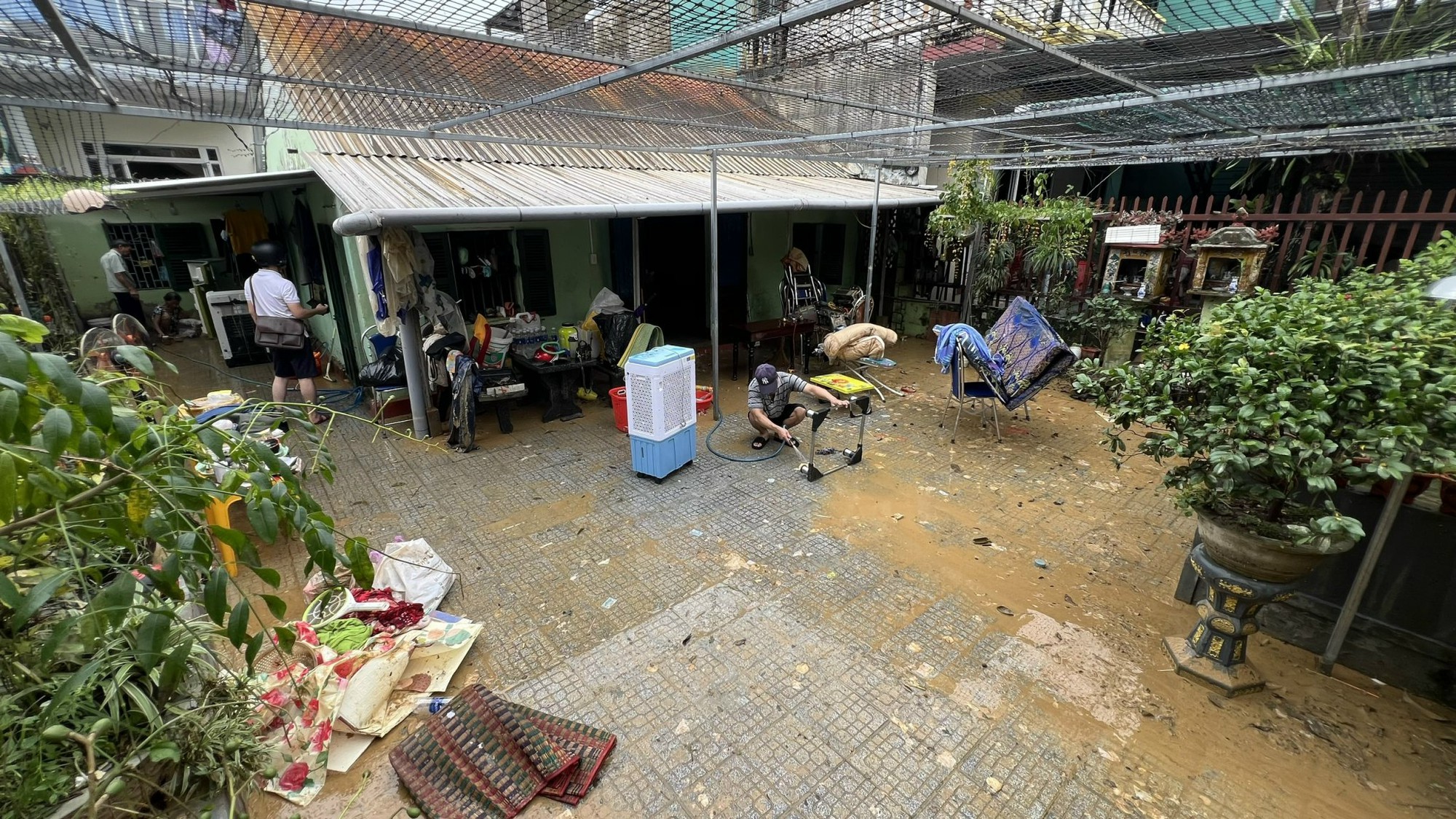 Xót xa nội thành Huế sau cơn lũ lịch sử- Ảnh 2. Xót xa nội thành Huế sau cơn lũ lịch sử- Ảnh 2.