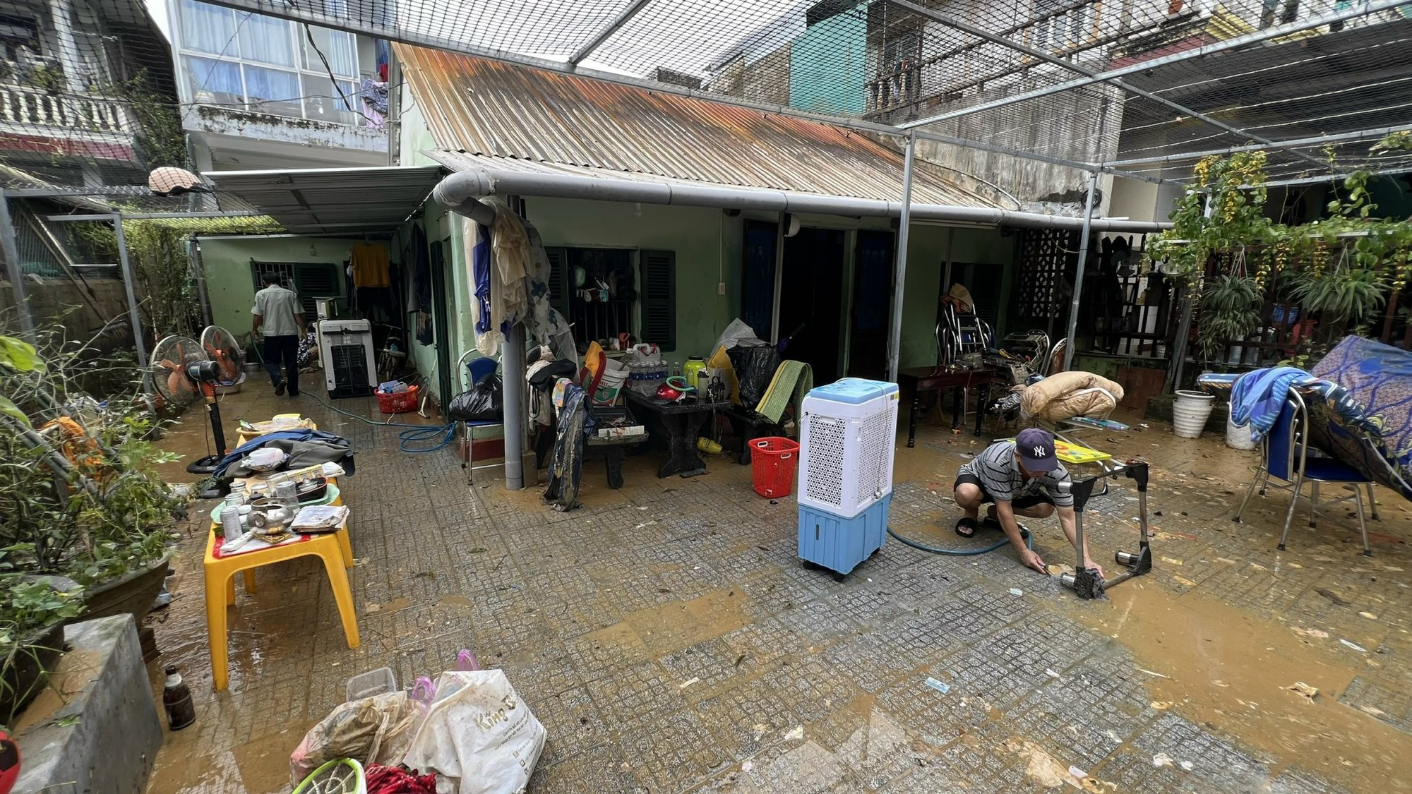 Xót xa nội thành Huế sau cơn lũ lịch sử- Ảnh 1. Xót xa nội thành Huế sau cơn lũ lịch sử- Ảnh 1.