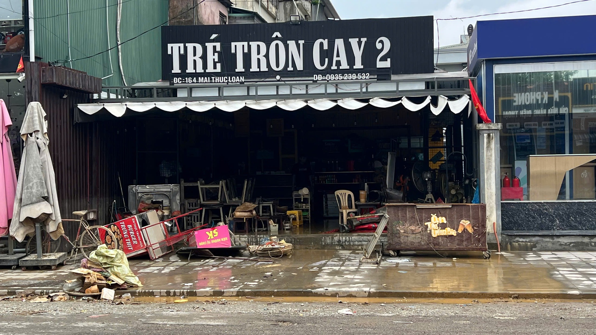 Xót xa nội thành Huế sau cơn lũ lịch sử- Ảnh 11. Xót xa nội thành Huế sau cơn lũ lịch sử- Ảnh 11.