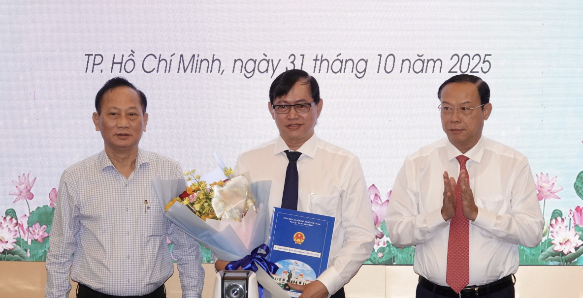 UBND TP HCM điều động, bổ nhiệm nhiều cán bộ lãnh đạo- Ảnh 2.