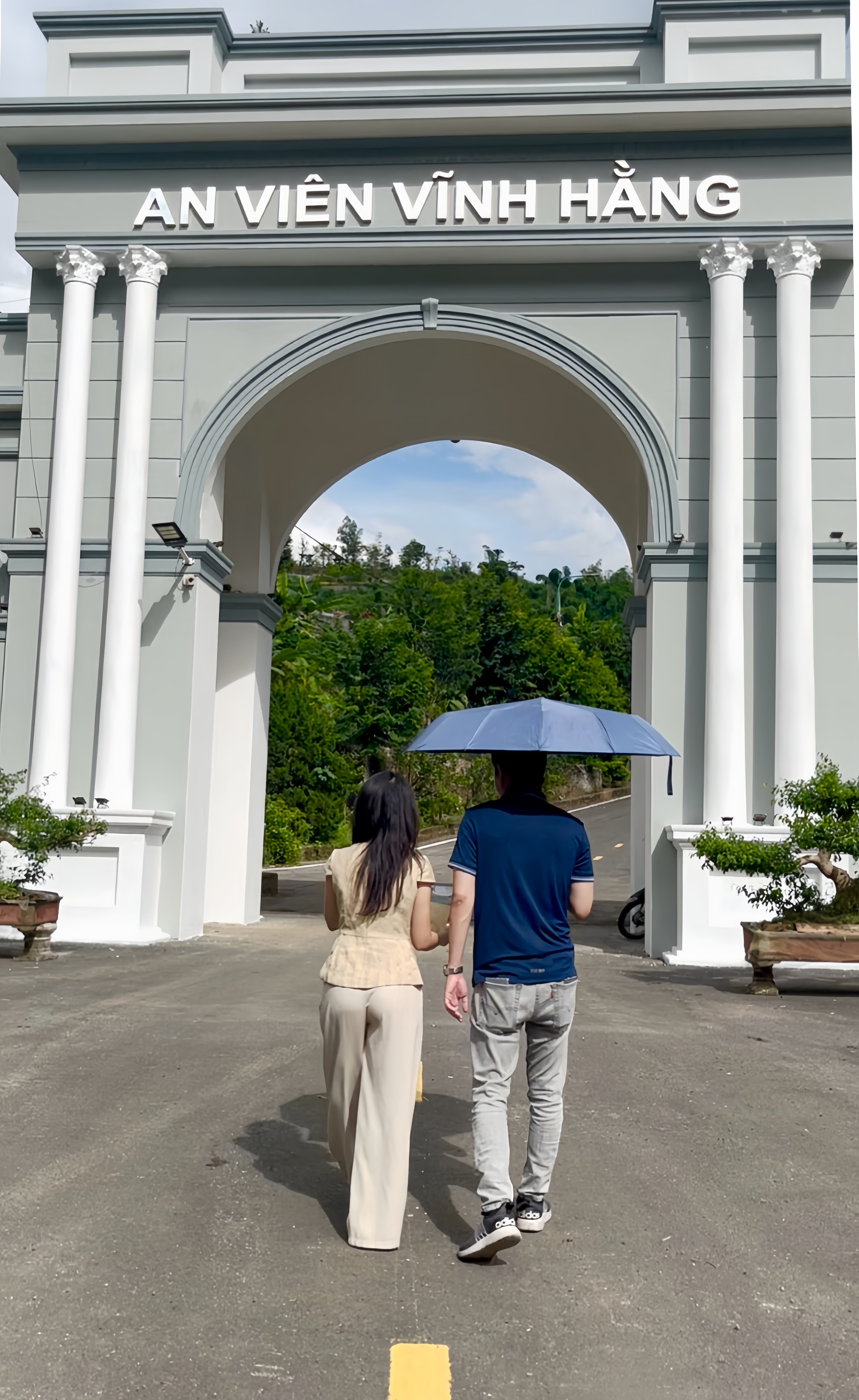 Ch&acirc;n dung c&ocirc; g&aacute;i 22 tuổi đi "b&aacute;n mộ"- Ảnh 3.