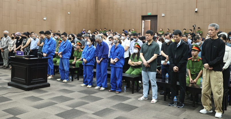 Nhóm bị cáo là cựu cán bộ, công chức nêu muôn vàn lý do khi vào khách sạn Pullman đánh bạc- Ảnh 1.