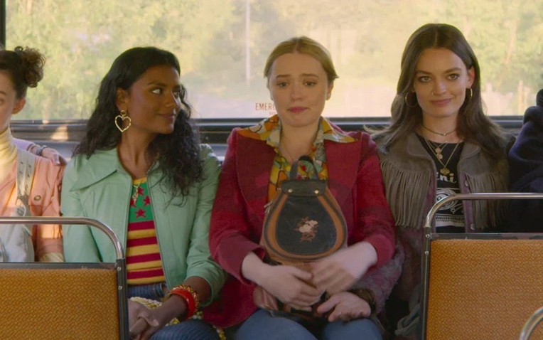 Xem phim Sex Education, t&ocirc;i phải vứt bỏ bộ sưu tập tạp ch&iacute; cũ của m&igrave;nh, su&yacute;t nữa t&ocirc;i đ&atilde; đẩy con m&igrave;nh v&agrave;o vực s&acirc;u kh&ocirc;ng đ&aacute;y- Ảnh 1.