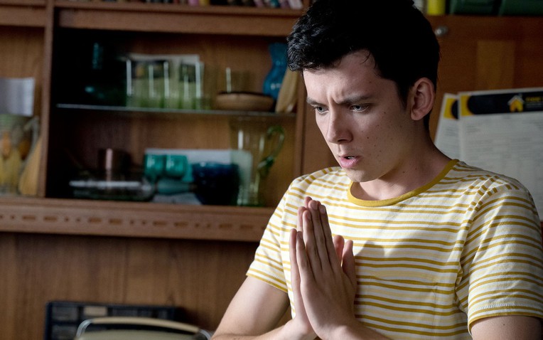 Xem phim Sex Education, tôi giật mình vì con gái gọi tôi là 