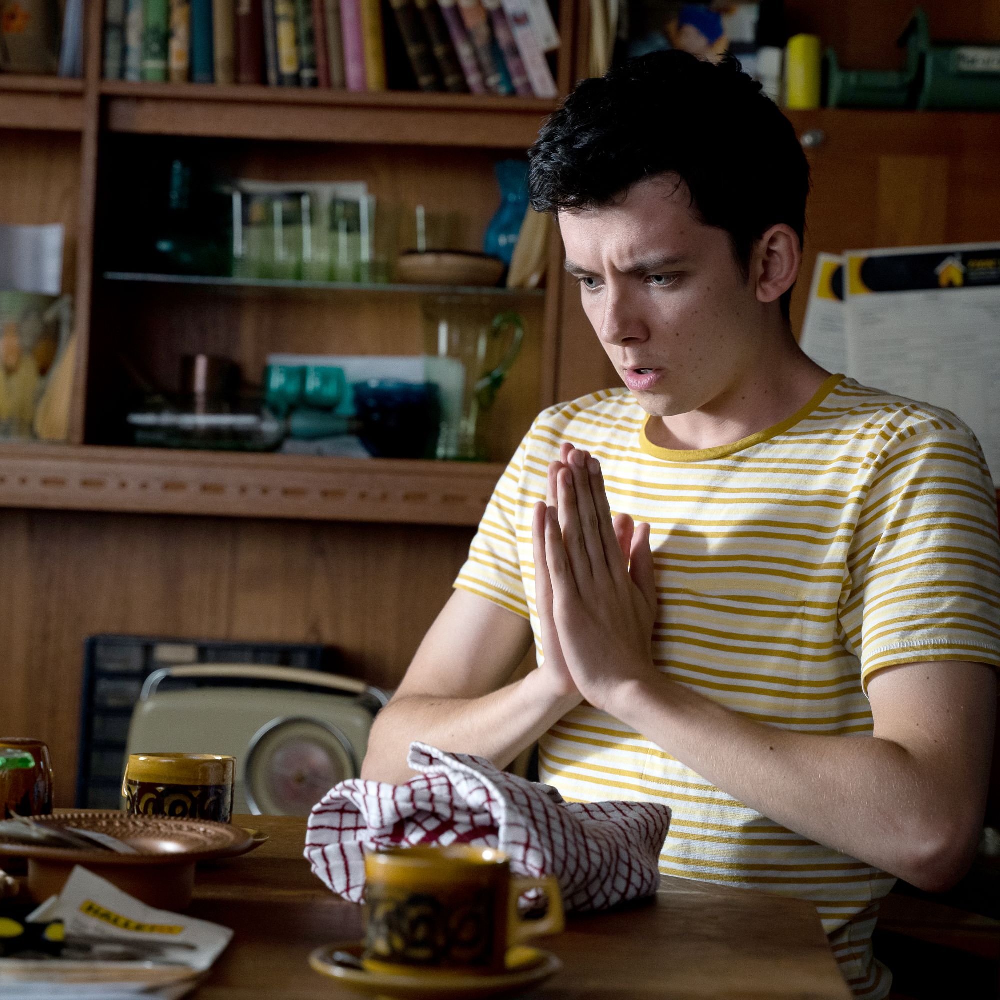 Xem phim Sex Education, tôi giật mình vì con gái gọi tôi là 