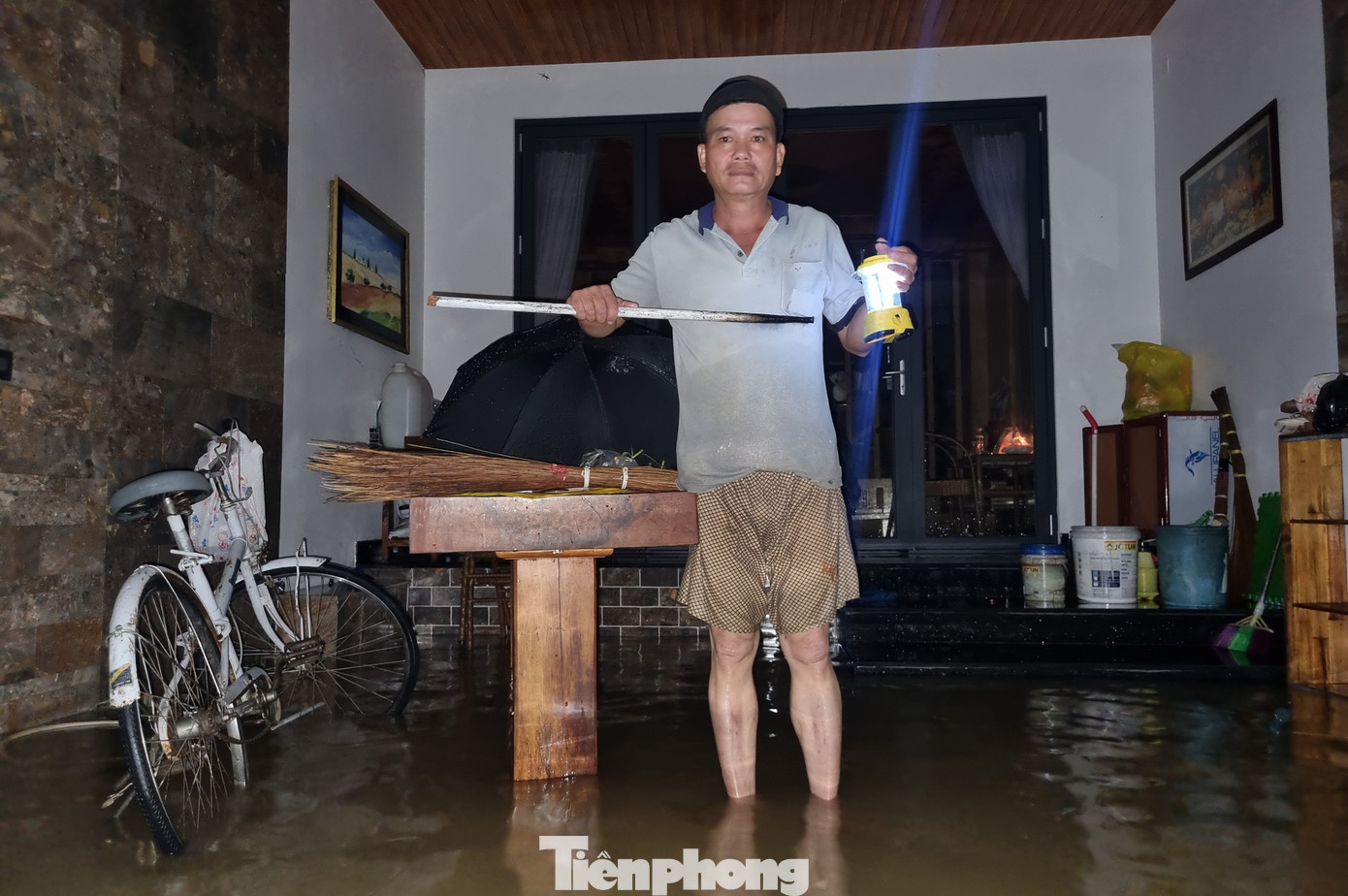 Đêm trong thôn ngập chưa từng thấy- Ảnh 4. Đêm trong thôn ngập chưa từng thấy- Ảnh 4.