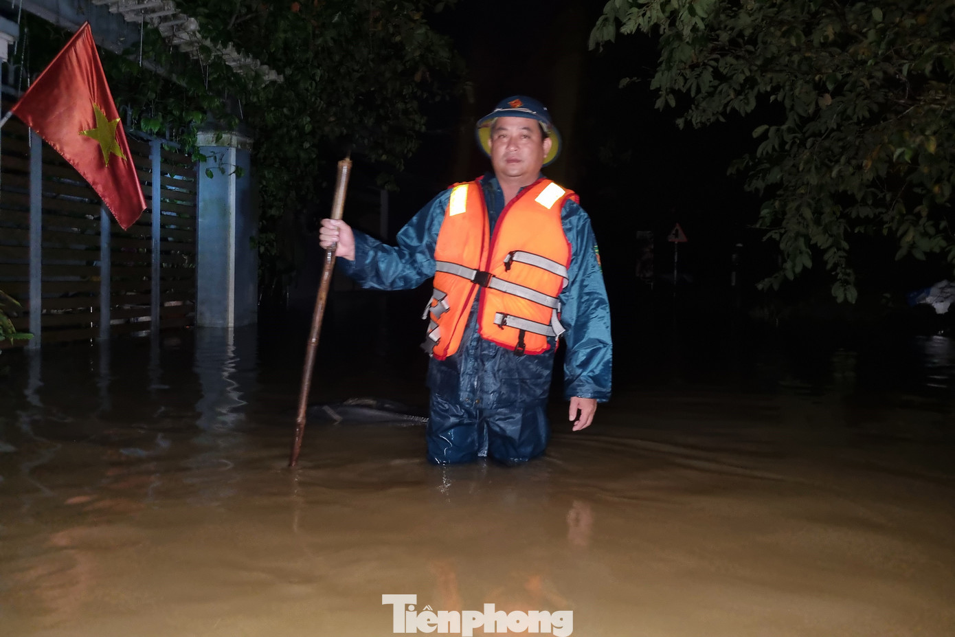 Đêm trong thôn ngập chưa từng thấy- Ảnh 12. Đêm trong thôn ngập chưa từng thấy- Ảnh 12.