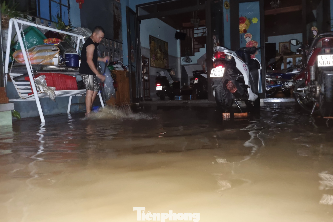 Đêm trong thôn ngập chưa từng thấy- Ảnh 6. Đêm trong thôn ngập chưa từng thấy- Ảnh 6.