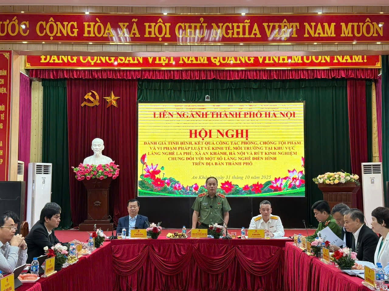 Giám đốc Công an Hà Nội kiểm tra cơ sở sản xuất, hộ kinh doanh ở La Phù- Ảnh 2.