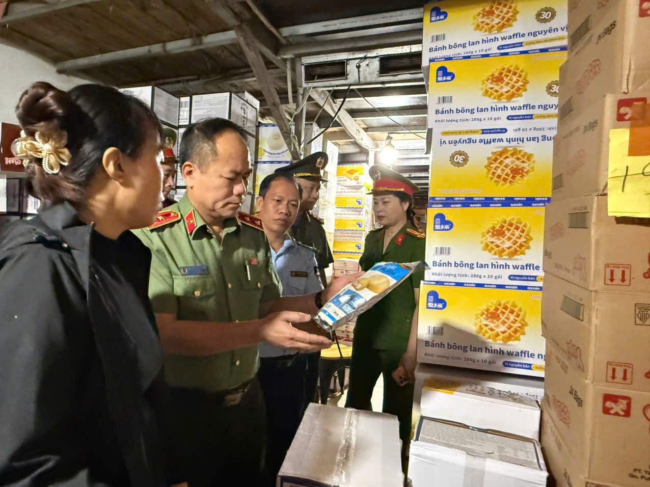 Giám đốc Công an Hà Nội kiểm tra cơ sở sản xuất, hộ kinh doanh ở La Phù- Ảnh 1.