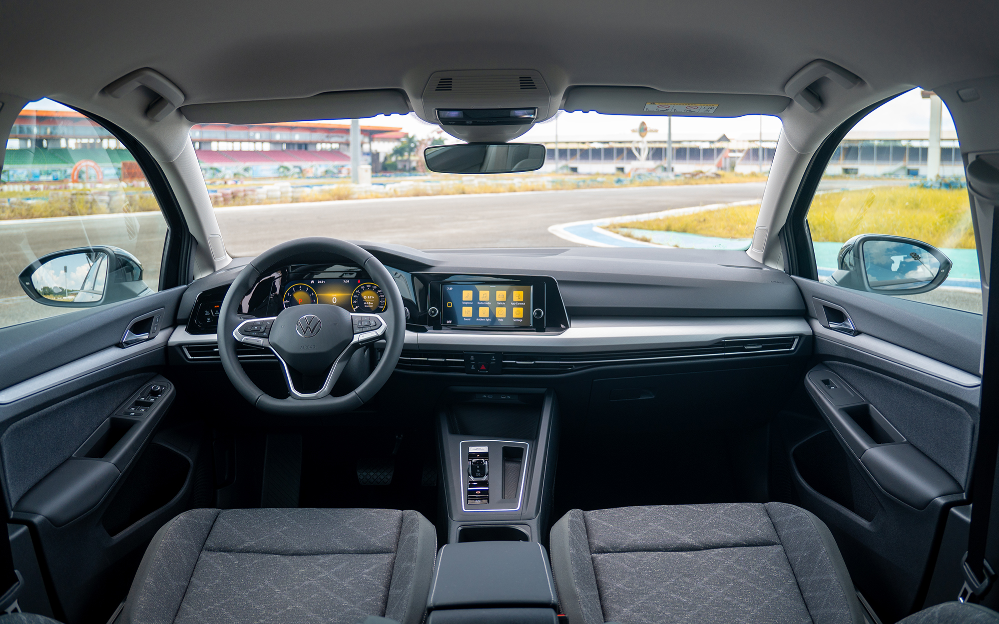 Volkswagen Golf ra mắt Việt Nam: Giá từ 798 triệu đồng, 6 phiên bản, mạnh nhất gần 320hp, thách thức Civic- Ảnh 13. Volkswagen Golf ra mắt Việt Nam: Giá từ 798 triệu đồng, 6 phiên bản, mạnh nhất gần 320hp, thách thức Civic- Ảnh 13.