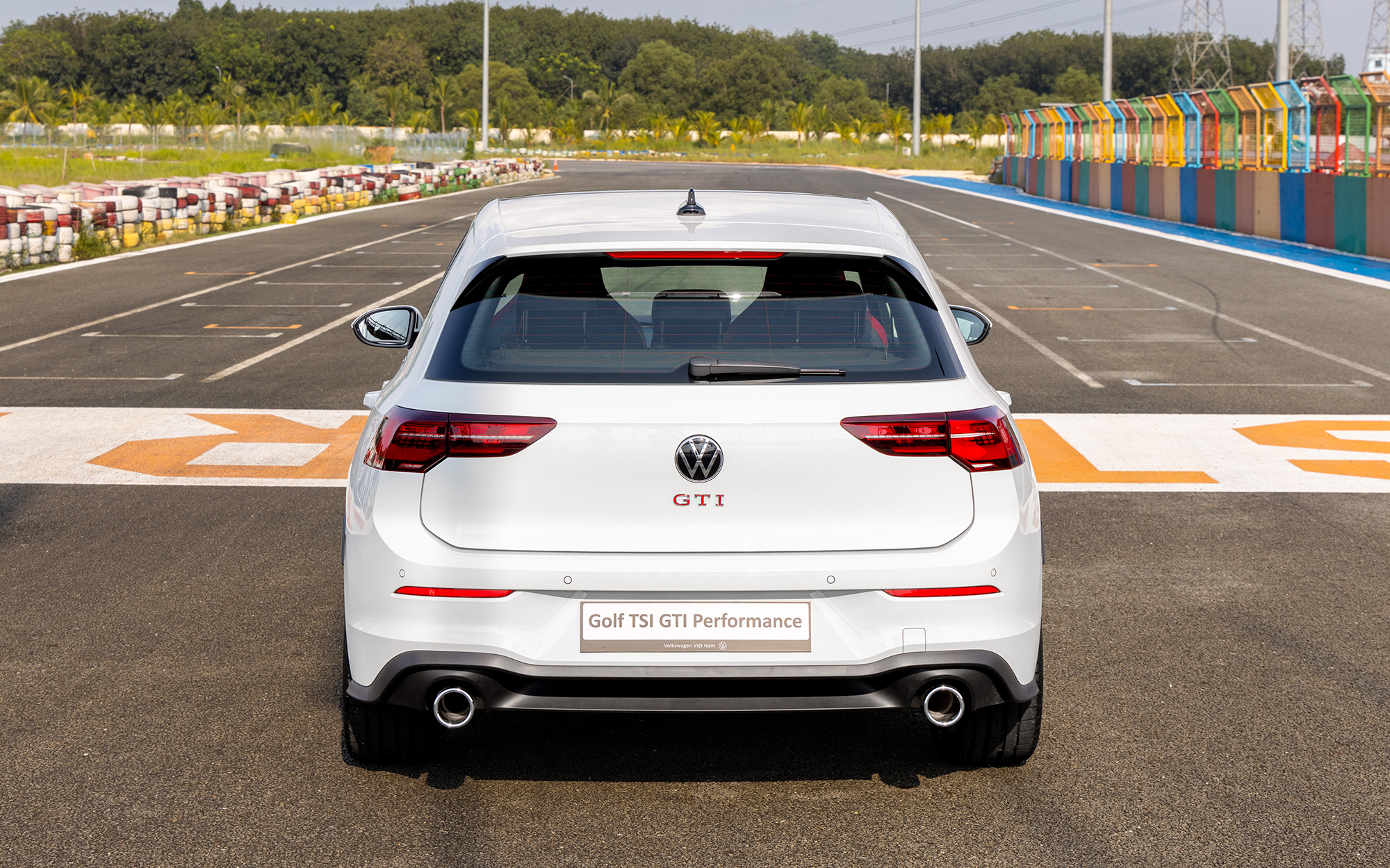 Volkswagen Golf ra mắt Việt Nam: Giá từ 798 triệu đồng, 6 phiên bản, mạnh nhất gần 320hp, thách thức Civic- Ảnh 3. Volkswagen Golf ra mắt Việt Nam: Giá từ 798 triệu đồng, 6 phiên bản, mạnh nhất gần 320hp, thách thức Civic- Ảnh 3.