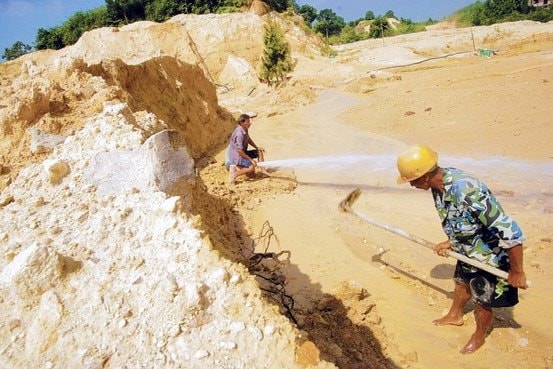 Mỹ liên tục ký thỏa thuận đất hiếm với 4 quốc gia trong 10 ngày, mục tiêu duy nhất nhắm vào Trung Quốc - chuyên gia nhìn vào chỉ thốt lên đúng 1 câu- Ảnh 1. Mỹ liên tục ký thỏa thuận đất hiếm với 4 quốc gia trong 10 ngày, mục tiêu duy nhất nhắm vào Trung Quốc - chuyên gia nhìn vào chỉ thốt lên đúng 1 câu- Ảnh 1.