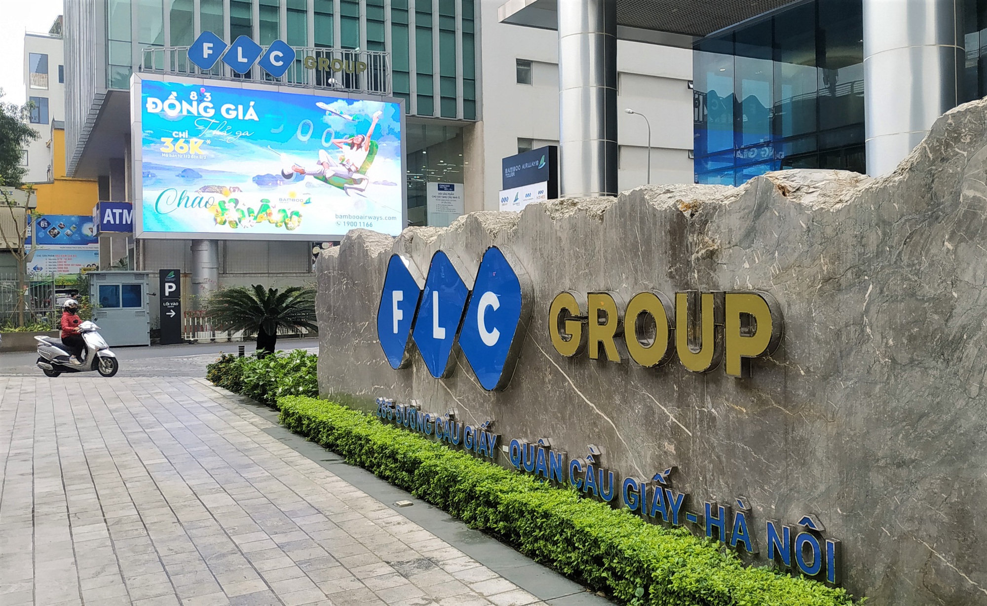 Nóng: FLC bất ngờ "quay xe" đổi địa điểm họp ĐHĐCĐ về tòa tháp biểu tượng một thời vàng son của ông Trịnh Văn Quyết- Ảnh 1. Nóng: FLC bất ngờ