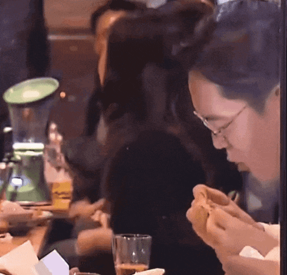 Chủ tịch Samsung và CEO Nvidia đi ăn gà uống bia, sau đó cả 2 cùng viral vì một lý do rất lạ- Ảnh 3.