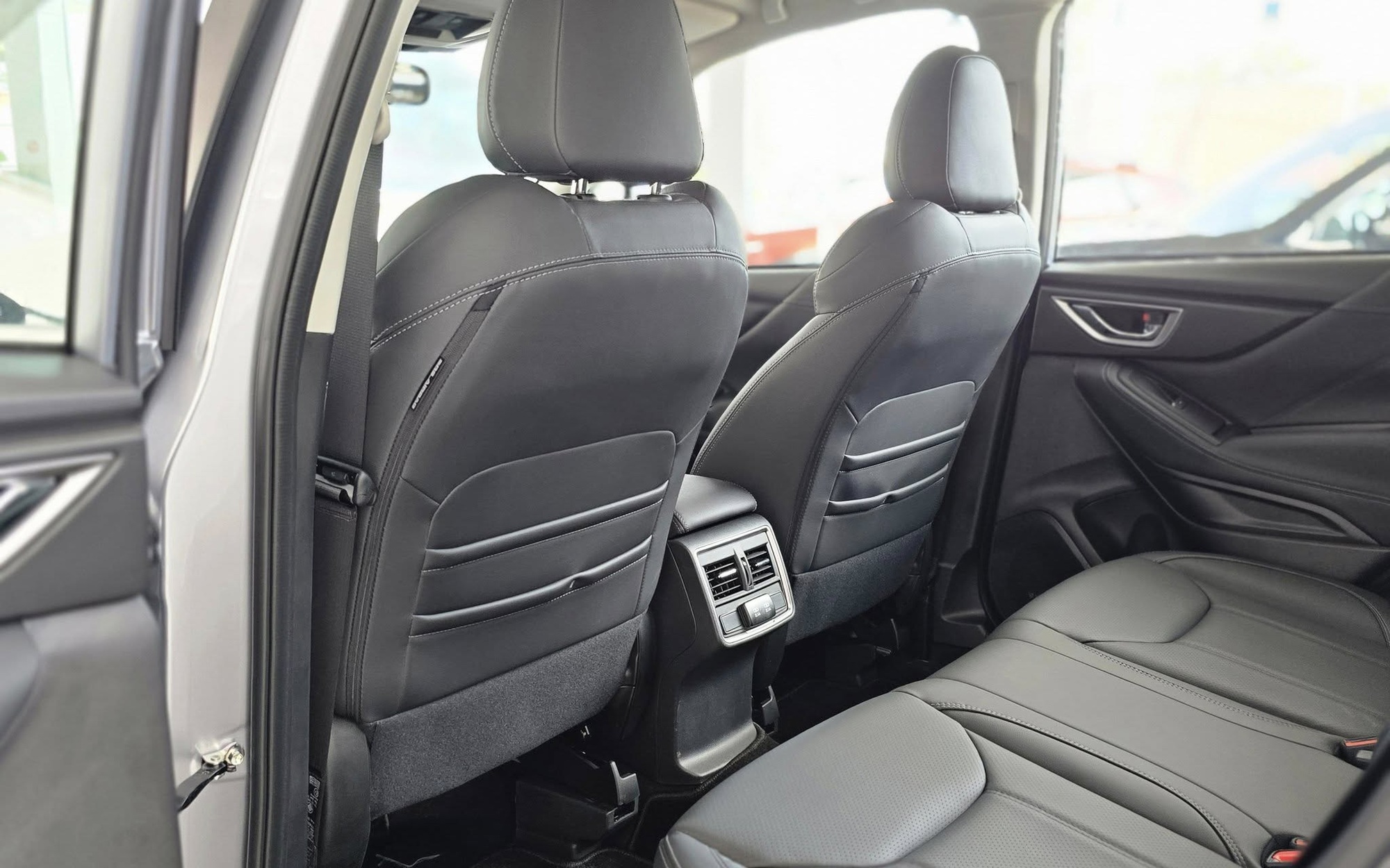 Subaru Forester giảm giá mạnh tại đại lý, dọn kho chờ đời mới sắp ra mắt: Bản đắt nhất còn 919 triệu đồng, ‘dễ thở’ hơn trước CX-5, Territory- Ảnh 7. Subaru Forester giảm giá mạnh tại đại lý, dọn kho chờ đời mới sắp ra mắt: Bản đắt nhất còn 919 triệu đồng, ‘dễ thở’ hơn trước CX-5, Territory- Ảnh 7.