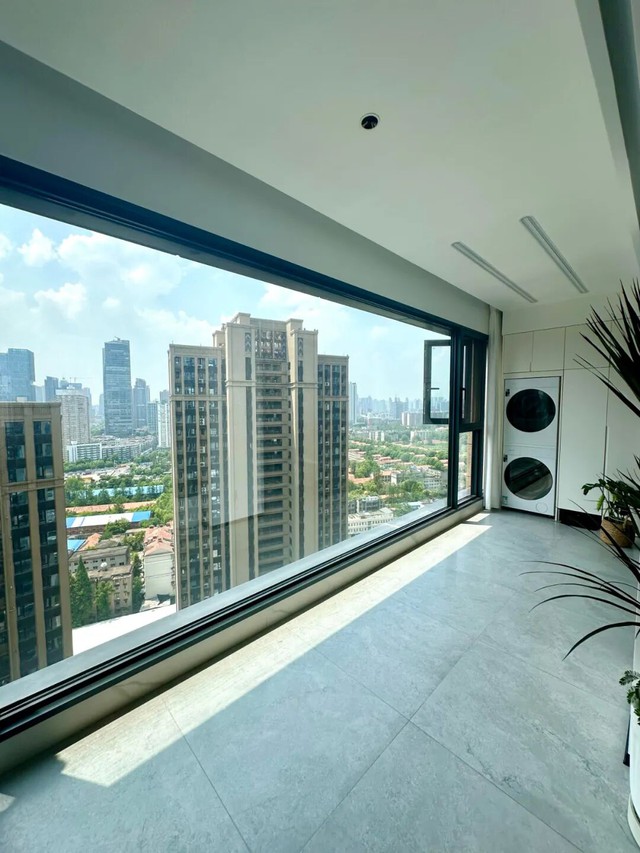 Ban công kính lớn từng được ưa chuộng, nay người dùng ngao ngán than phiền- Ảnh 2.