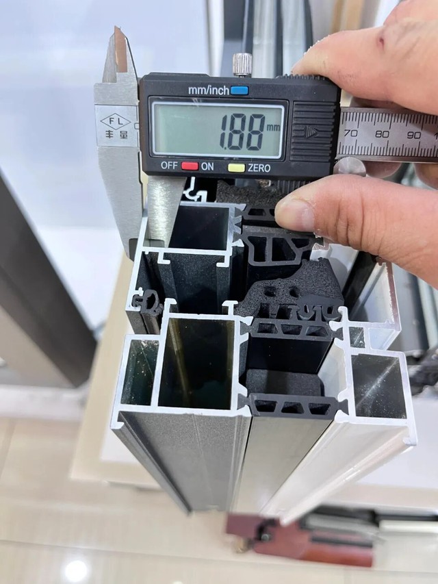 Ban công kính lớn từng được ưa chuộng, nay người dùng ngao ngán than phiền- Ảnh 6.