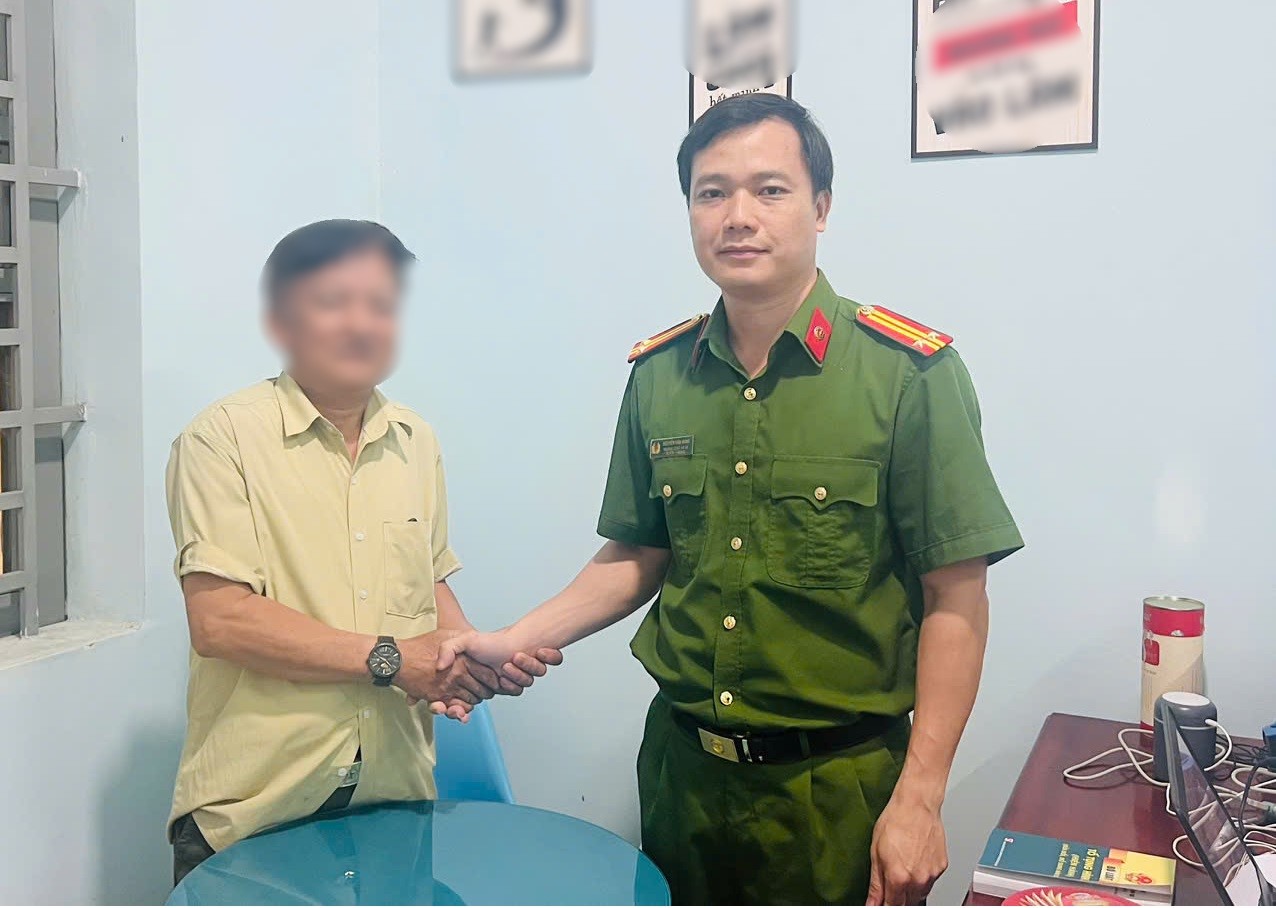 Người đ&agrave;n &ocirc;ng đến Viettel chuyển 50 triệu, chuyển xong 20 triệu th&igrave; đại l&yacute; b&aacute;o c&ocirc;ng an- Ảnh 1.