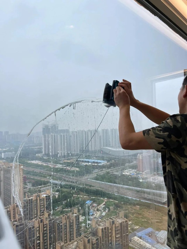 Ban công kính lớn từng được ưa chuộng, nay người dùng ngao ngán than phiền- Ảnh 4.