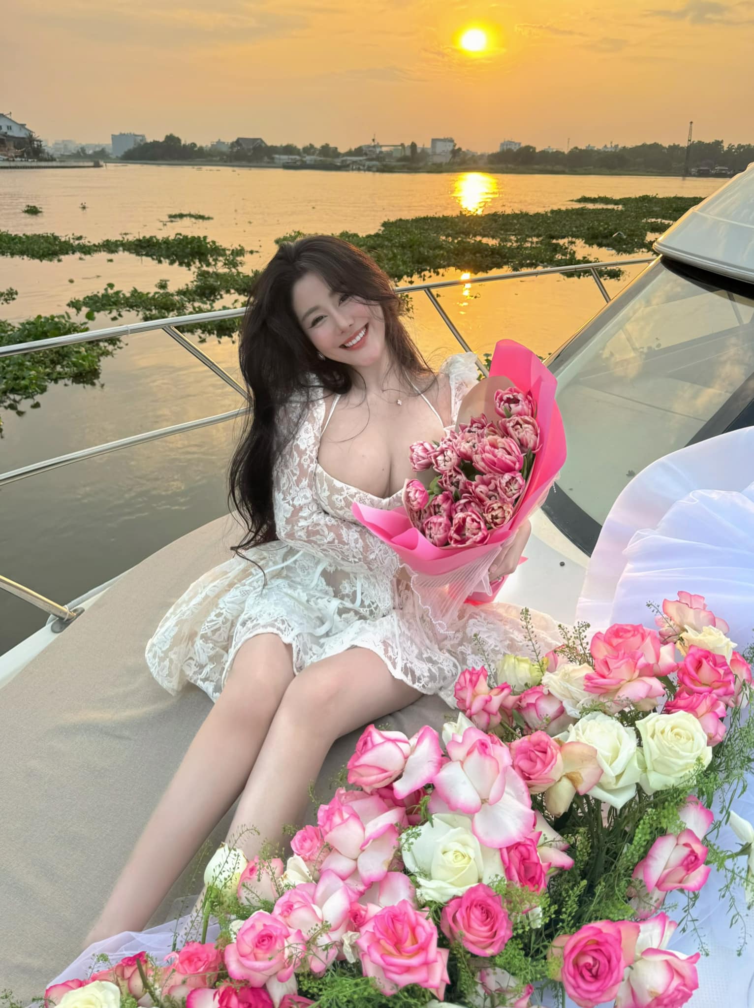 Hot girl 3 v&ograve;ng si&ecirc;u thực nhất Việt Nam khoe tiệc tỏ t&igrave;nh m&agrave; bị hiểu lầm&hellip; tiệc đo&aacute;n giới t&iacute;nh con- Ảnh 1.