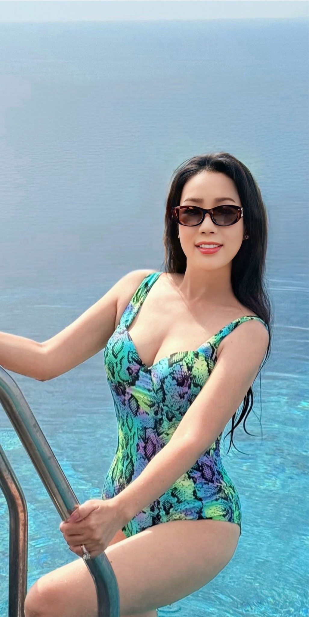 Nữ NSND là Phó Chủ tịch, vừa đỗ lớp Tiến sĩ: Hôn nhân viên mãn, 54 tuổi vẫn trẻ trung, body quyến rũ- Ảnh 14. Nữ NSND là Phó Chủ tịch, vừa đỗ lớp Tiến sĩ: Hôn nhân viên mãn, 54 tuổi vẫn trẻ trung, body quyến rũ- Ảnh 14.