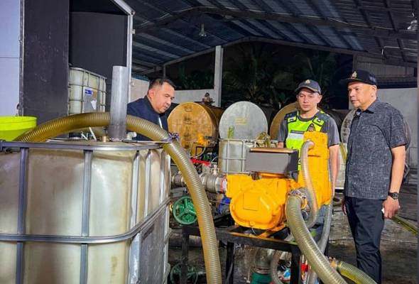 Đột kích một bến tàu lúc 3 giờ sáng, công an triệt phá đường dây buôn lậu dầu diesel trị giá hơn 10 tỷ đồng, tịch thu 47.000 lít nhiên liệu không giấy phép - Ảnh 2.
