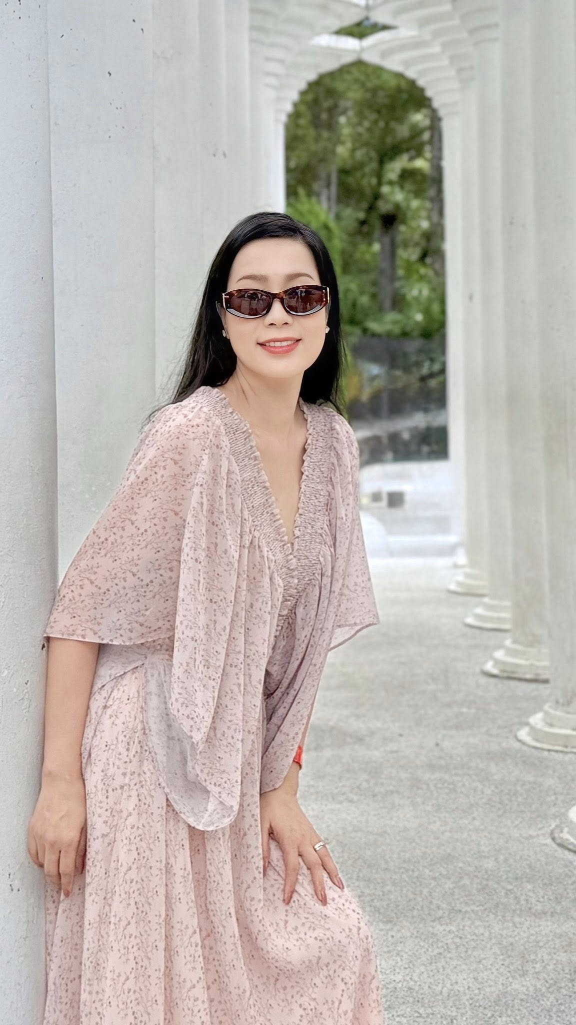 Nữ NSND là Phó Chủ tịch, vừa đỗ lớp Tiến sĩ: Hôn nhân viên mãn, 54 tuổi vẫn trẻ trung, body quyến rũ- Ảnh 8. Nữ NSND là Phó Chủ tịch, vừa đỗ lớp Tiến sĩ: Hôn nhân viên mãn, 54 tuổi vẫn trẻ trung, body quyến rũ- Ảnh 8.