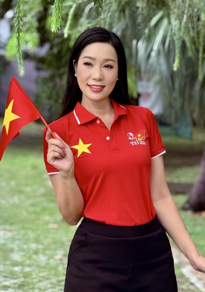 Nữ NSND là Phó Chủ tịch, vừa đỗ lớp Tiến sĩ: Hôn nhân viên mãn, 54 tuổi vẫn trẻ trung, body quyến rũ- Ảnh 5. Nữ NSND là Phó Chủ tịch, vừa đỗ lớp Tiến sĩ: Hôn nhân viên mãn, 54 tuổi vẫn trẻ trung, body quyến rũ- Ảnh 5.