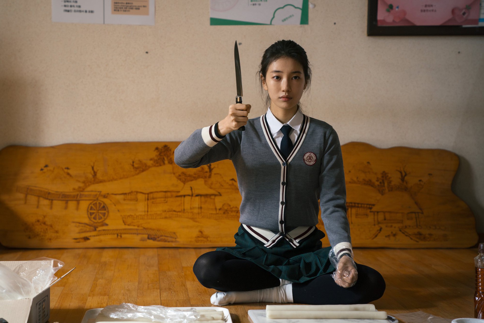 "Suzy sống dựa vào nhan sắc mãi không biết ngại à?"- Ảnh 4. "Suzy sống dựa vào nhan sắc mãi không biết ngại à?"- Ảnh 4.