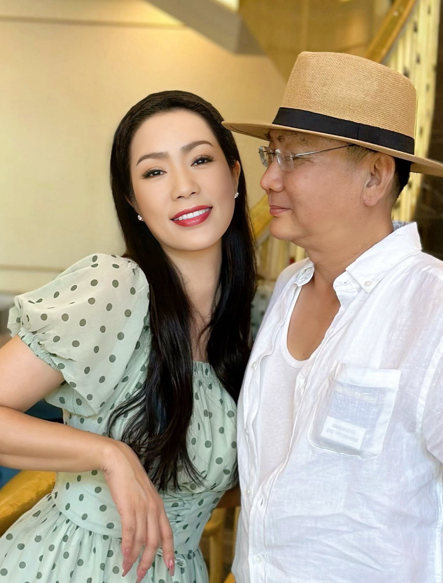 Nữ NSND là Phó Chủ tịch, vừa đỗ lớp Tiến sĩ: Hôn nhân viên mãn, 54 tuổi vẫn trẻ trung, body quyến rũ- Ảnh 10. Nữ NSND là Phó Chủ tịch, vừa đỗ lớp Tiến sĩ: Hôn nhân viên mãn, 54 tuổi vẫn trẻ trung, body quyến rũ- Ảnh 10.