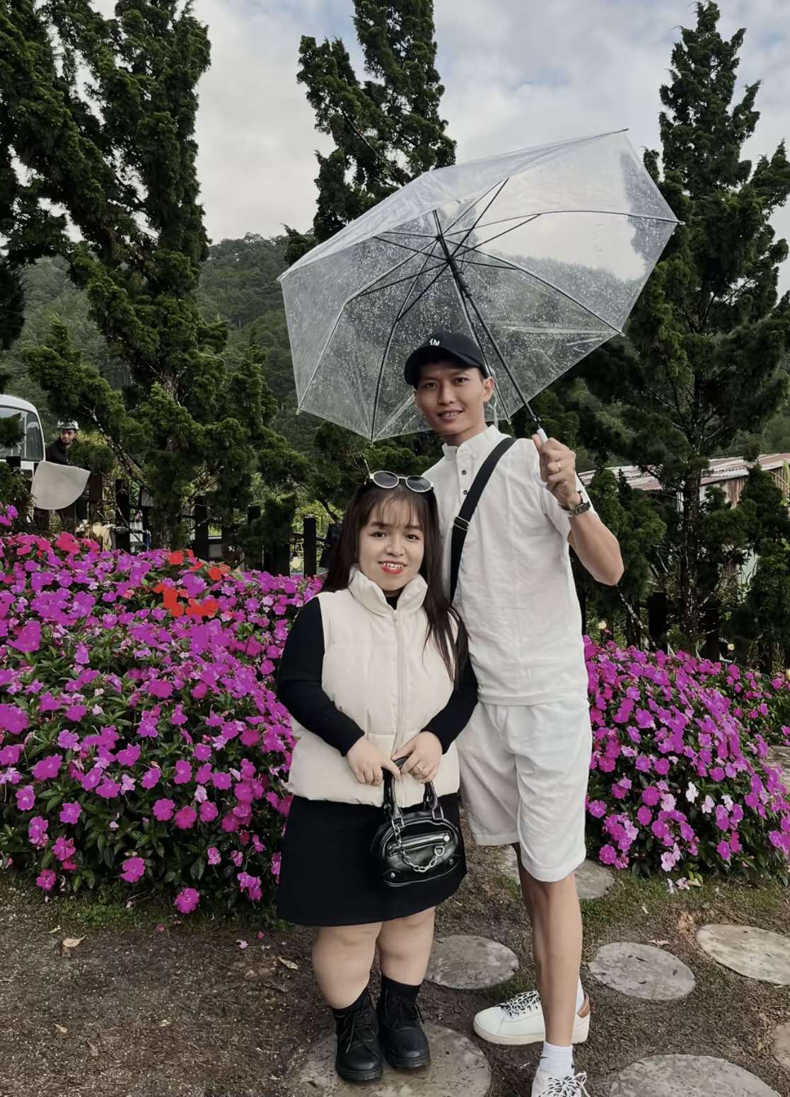 Một lòng muốn cưới cô gái 1m25, chàng trai bị mẹ vợ tương lai lắp camera theo dõi gần 1 năm và cái kết- Ảnh 1.