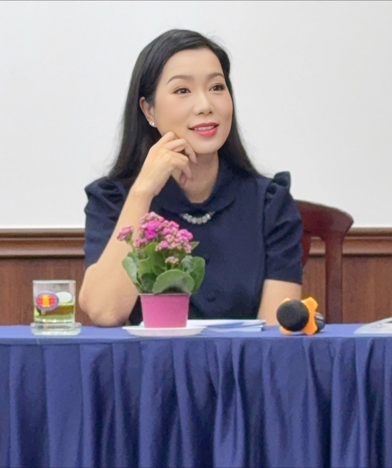 Nữ NSND là Phó Chủ tịch, vừa đỗ lớp Tiến sĩ: Hôn nhân viên mãn, 54 tuổi vẫn trẻ trung, body quyến rũ- Ảnh 4. Nữ NSND là Phó Chủ tịch, vừa đỗ lớp Tiến sĩ: Hôn nhân viên mãn, 54 tuổi vẫn trẻ trung, body quyến rũ- Ảnh 4.