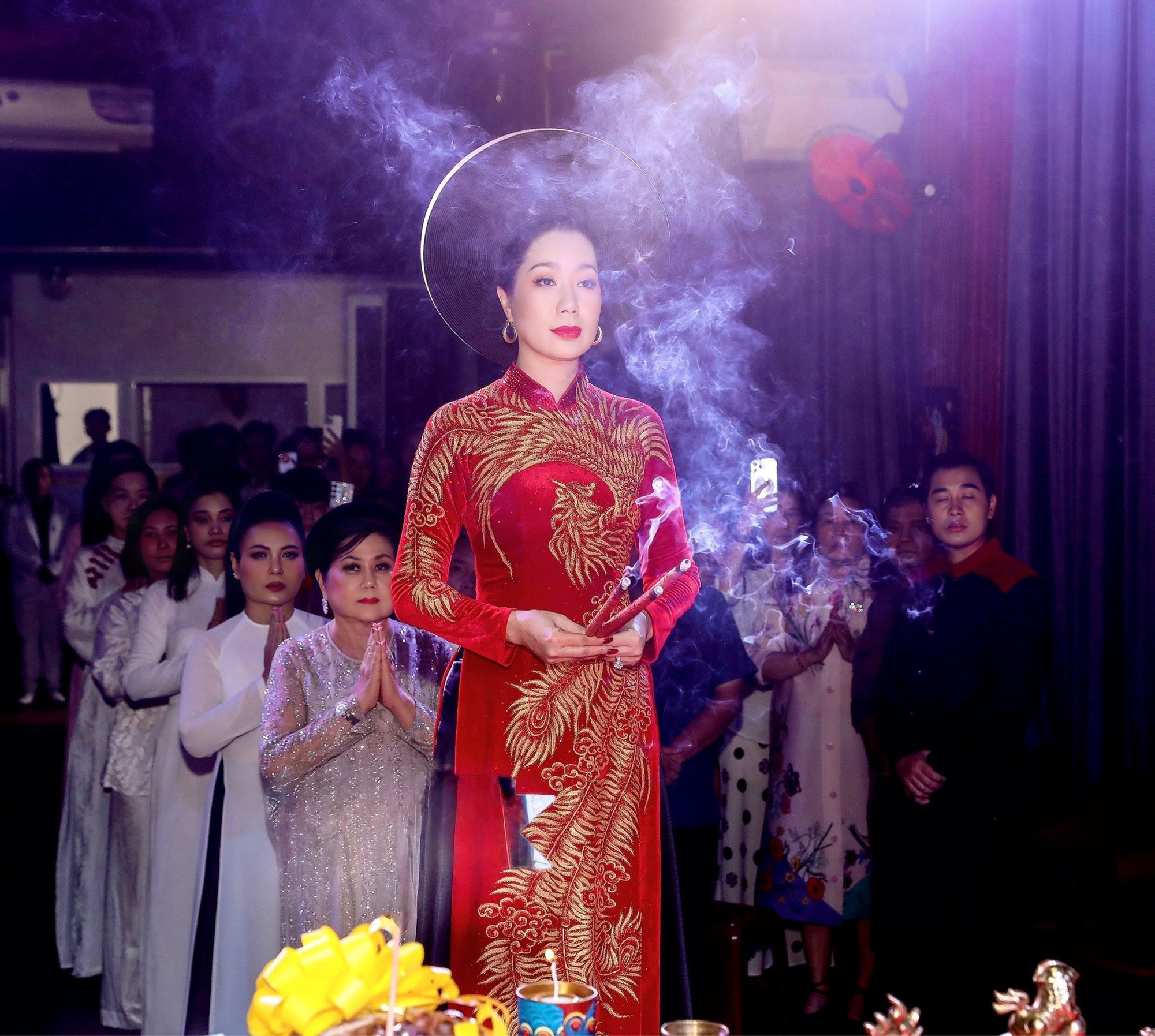 Nữ NSND là Phó Chủ tịch, vừa đỗ lớp Tiến sĩ: Hôn nhân viên mãn, 54 tuổi vẫn trẻ trung, body quyến rũ- Ảnh 1. Nữ NSND là Phó Chủ tịch, vừa đỗ lớp Tiến sĩ: Hôn nhân viên mãn, 54 tuổi vẫn trẻ trung, body quyến rũ- Ảnh 1.