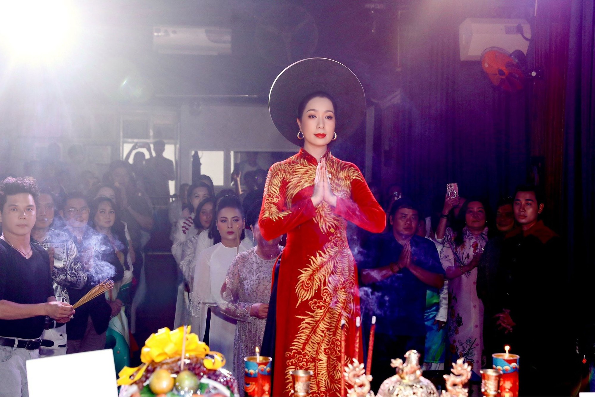 Nữ NSND là Phó Chủ tịch, vừa đỗ lớp Tiến sĩ: Hôn nhân viên mãn, 54 tuổi vẫn trẻ trung, body quyến rũ- Ảnh 3. Nữ NSND là Phó Chủ tịch, vừa đỗ lớp Tiến sĩ: Hôn nhân viên mãn, 54 tuổi vẫn trẻ trung, body quyến rũ- Ảnh 3.