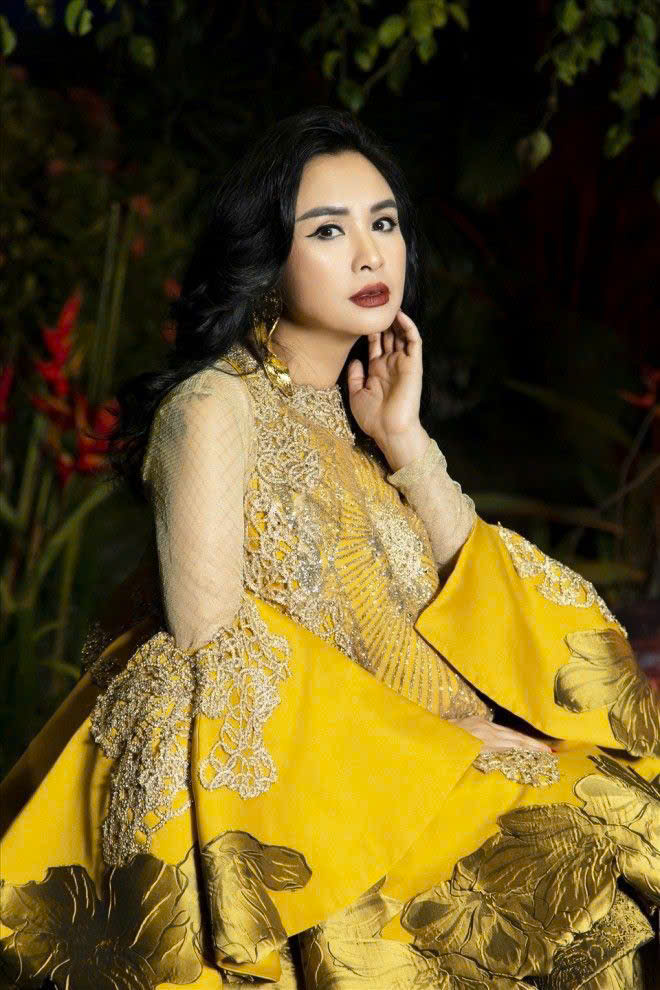 Nữ nghệ sĩ Việt bị kẻ lạ đánh tráo lúc chào đời: Đẻ con lúc 19 tuổi, sắp lên xe hoa- Ảnh 3. Nữ nghệ sĩ Việt bị kẻ lạ đánh tráo lúc chào đời: Đẻ con lúc 19 tuổi, sắp lên xe hoa- Ảnh 3.