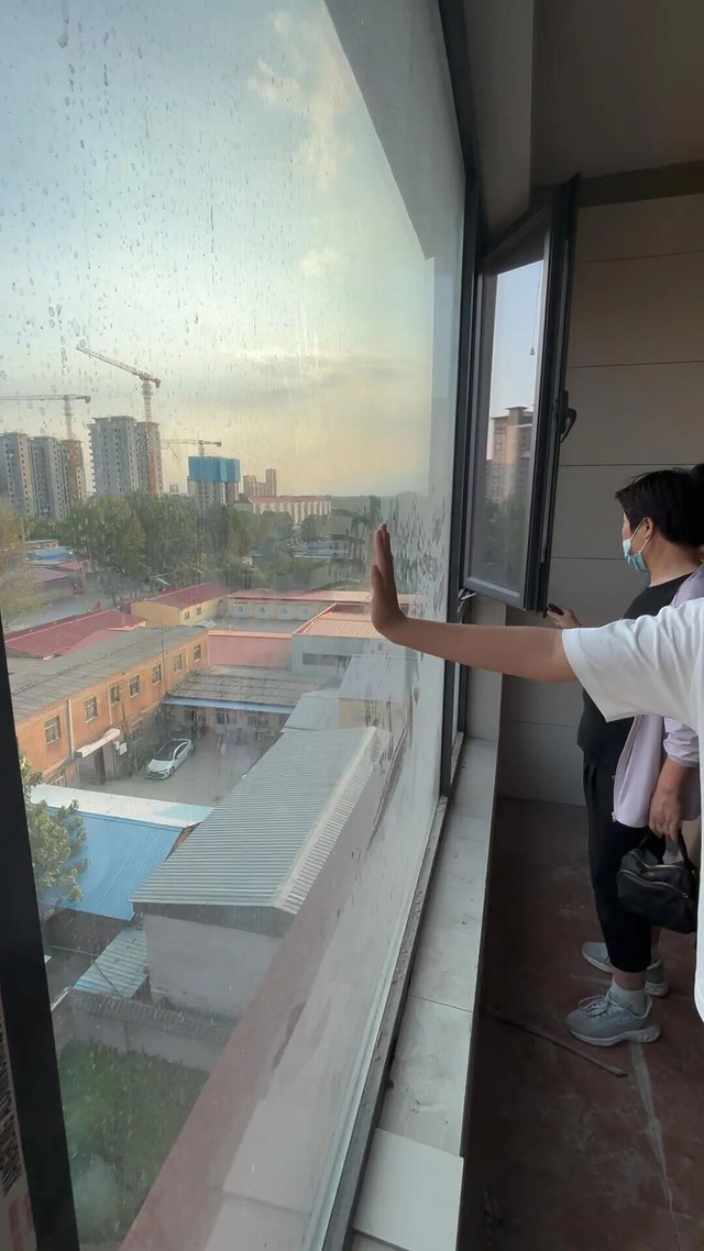 Ban công kính lớn từng được ưa chuộng, nay người dùng ngao ngán than phiền- Ảnh 3.